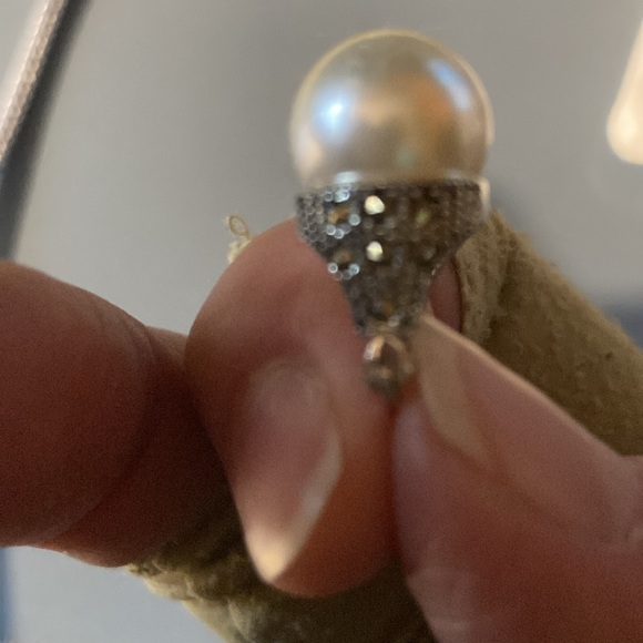 Earrings - Picture 2 of 3